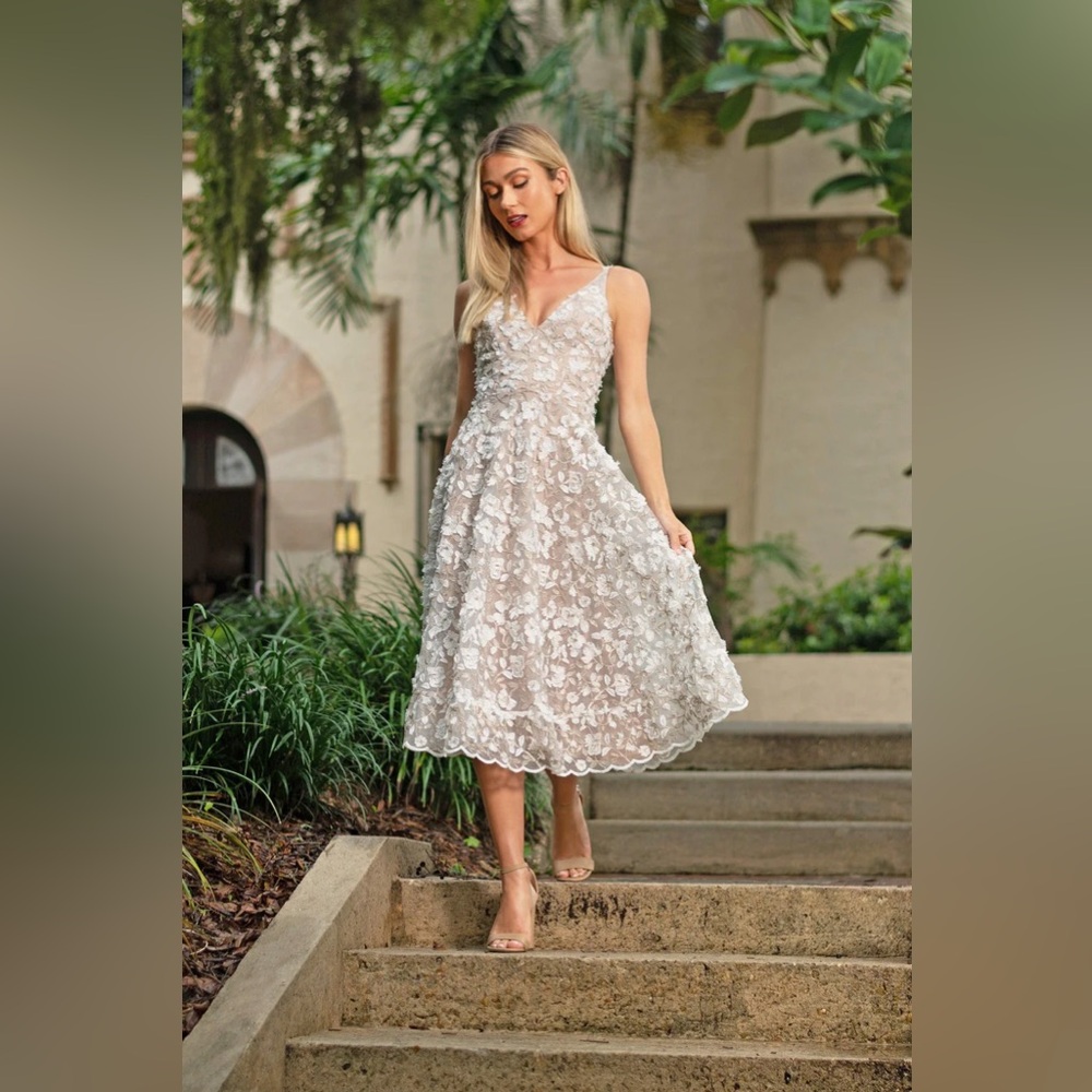 *New* Dress the Population Elisa floral-embroidered midi dress, Size Medium - Picture 1 of 9